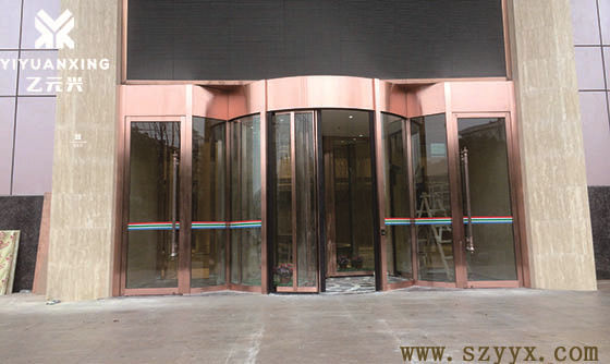 金融大廈兩翼自動轉門(玫瑰金包邊) 金融大廈兩翼自動轉門(玫瑰金包邊)